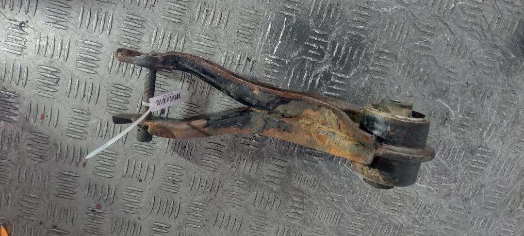 подушка крепления КПП Volkswagen Transporter T4 1999, 2.5 л., дизель, 5МКПП, передний привод - фото №1