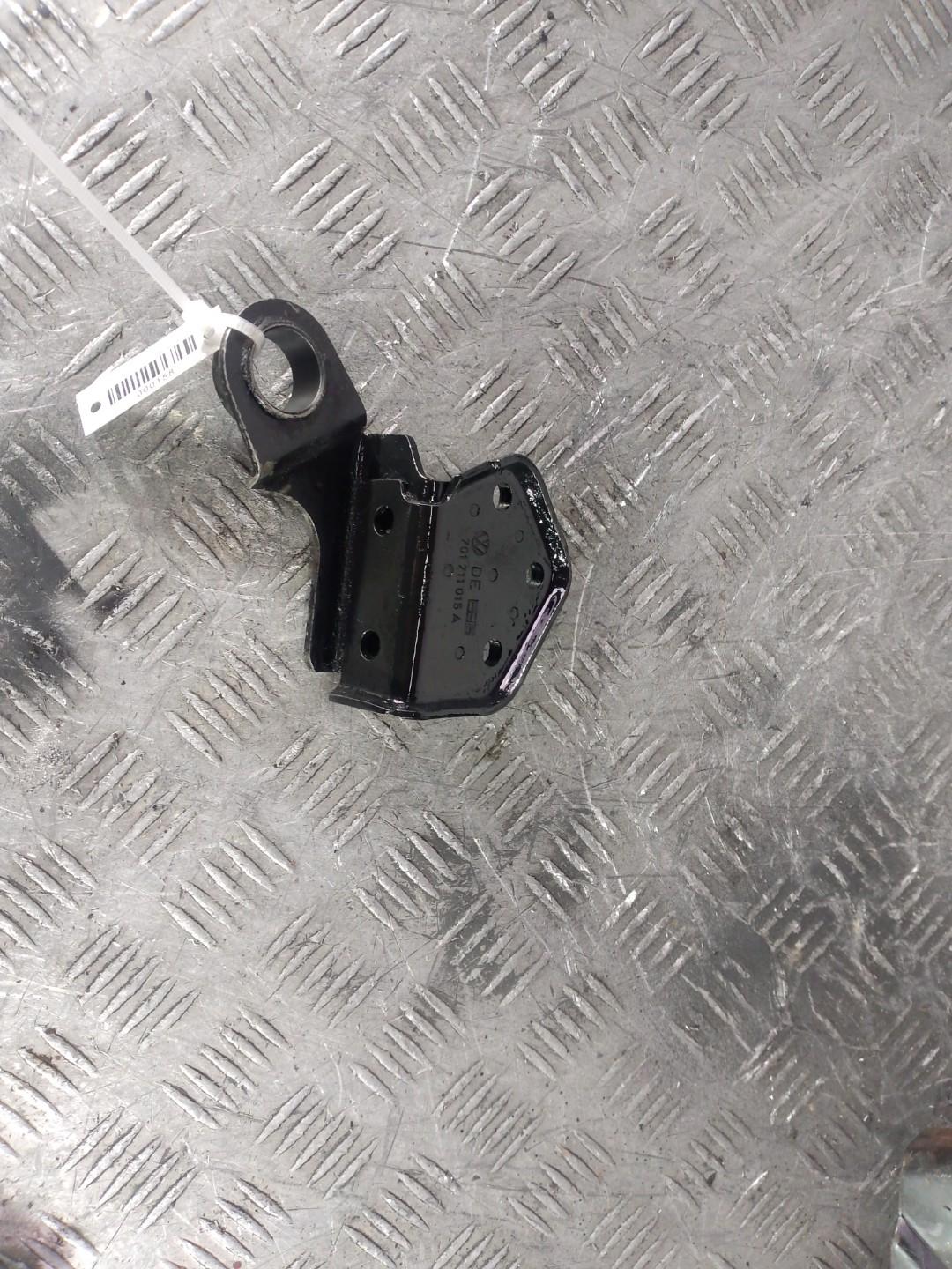 кронштейн (крепление) Volkswagen Caravelle T4 (1991 - 2003), 2.5 л., дизель - фото №1