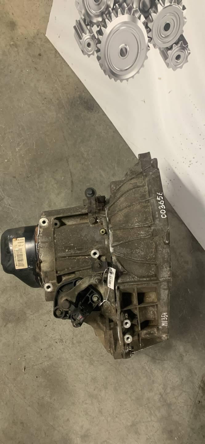 КПП механическая (МКПП) Lada Largus 1 поколение 2014, 1.6 л., бензин, 5МКПП, передний привод - фото №1