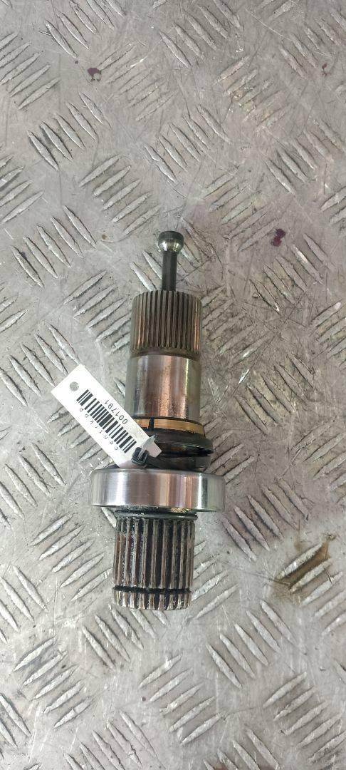 полуось передняя правая (приводной вал, ШРУС) Volkswagen Caravelle T5 (2003 - 2009), 2.5 л., дизель - фото №1