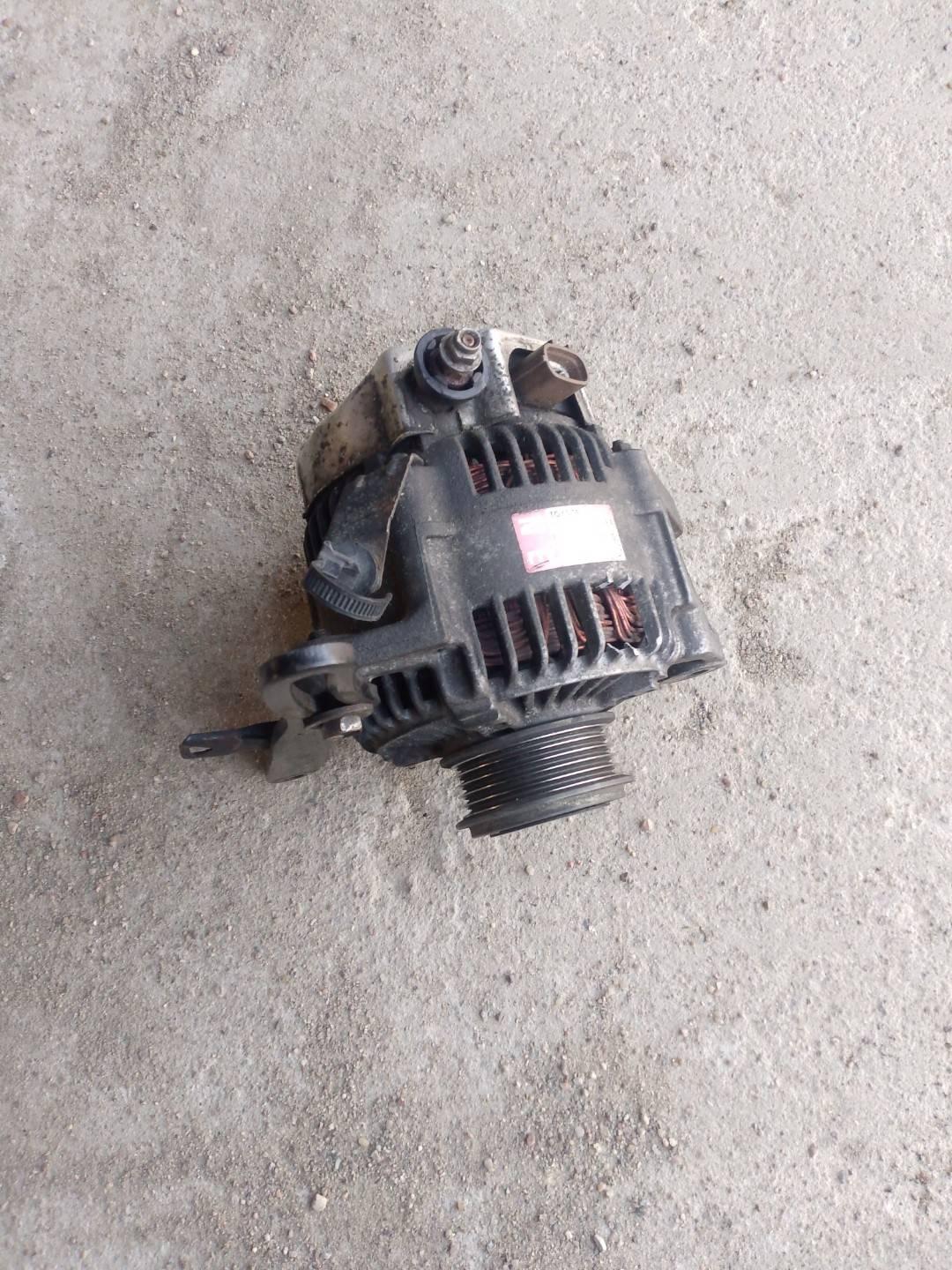 генератор Toyota Yaris P1 (1999 - 2003), 1.4 л., дизель, 27060-33040 - фото №1