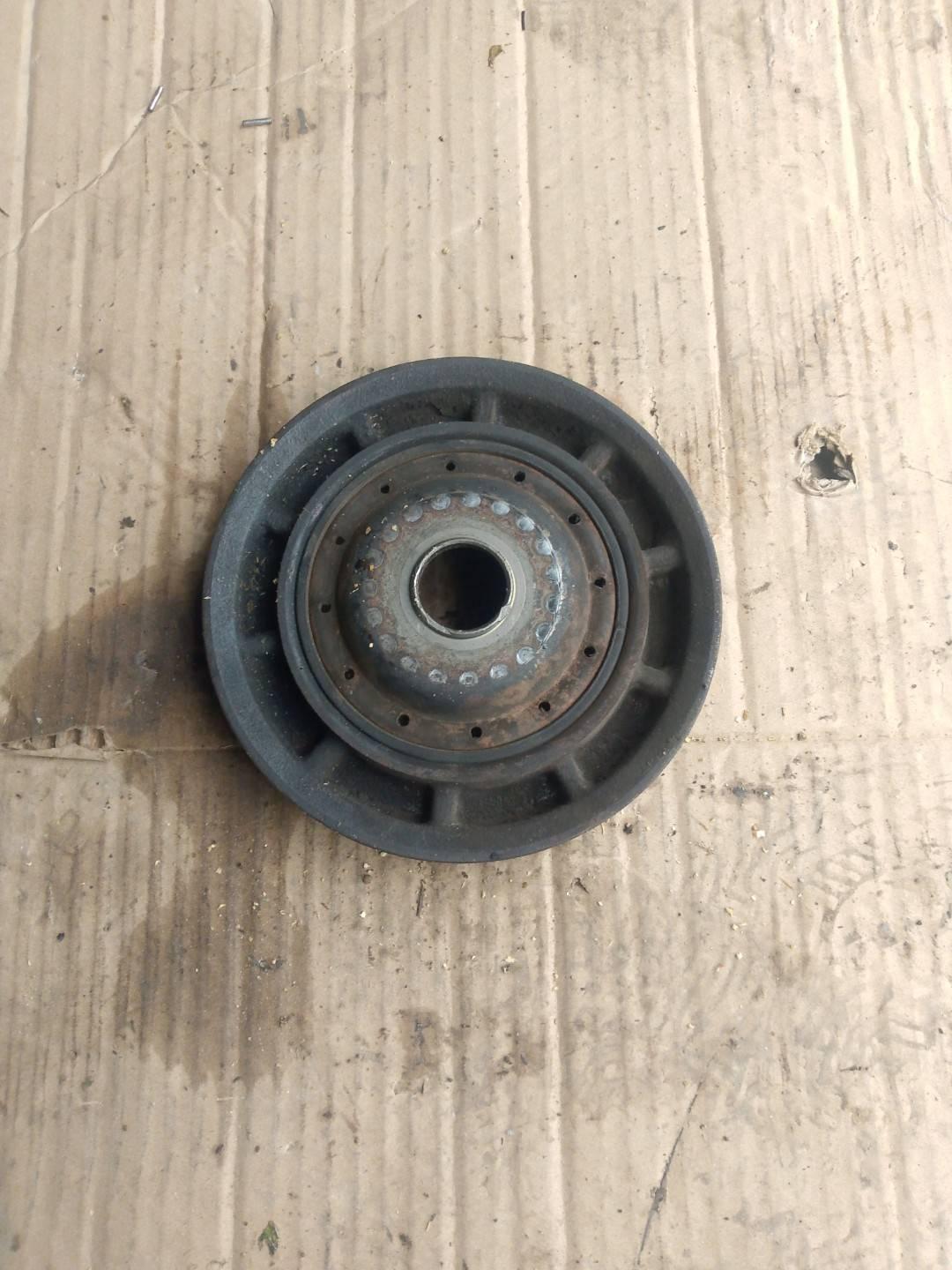 шкив коленвала Renault Megane 2 поколение 2003, 1.6 л., бензин - фото №1