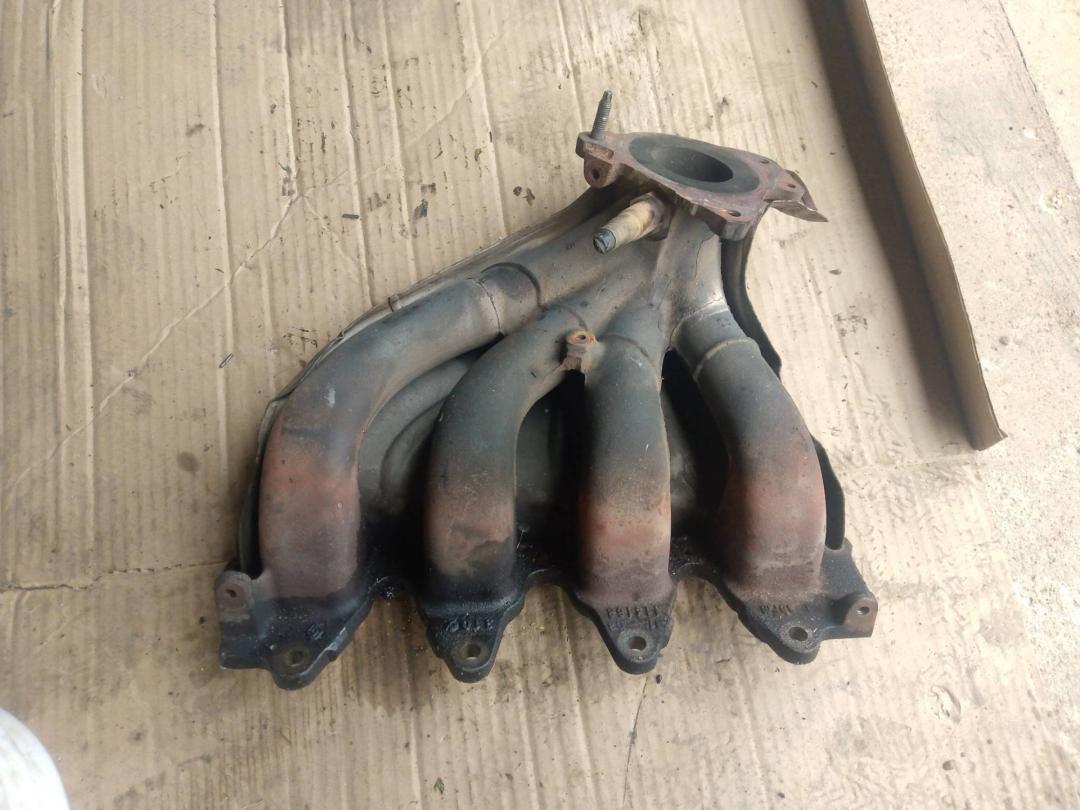 коллектор выпускной Renault Megane 2 поколение 2003, 1.6 л., бензин - фото №1