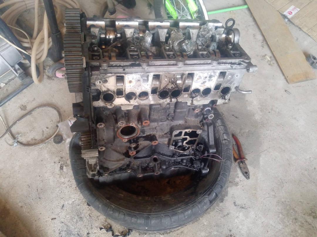 двигатель на разбор Skoda Octavia 2 поколение (A5) (2004 - 2009), 2.0 л., дизель, BKD - фото №1