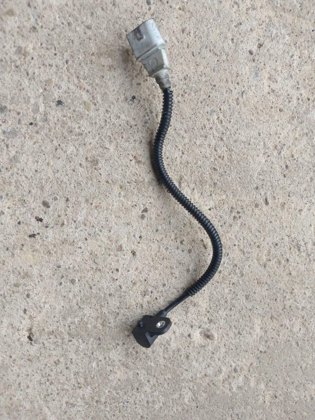 датчик распредвала Volkswagen Golf 5 поколение 2008, 2.0 л., дизель, АКПП - фото №1