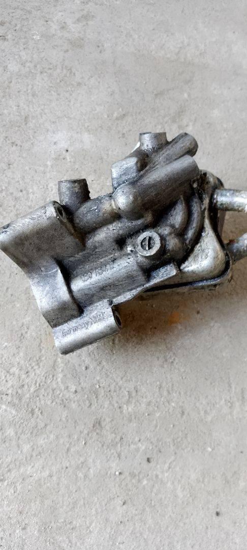 корпус масляного фильтра Audi A4 B5 1996, 1.9 л., дизель, 050115417 - фото №1