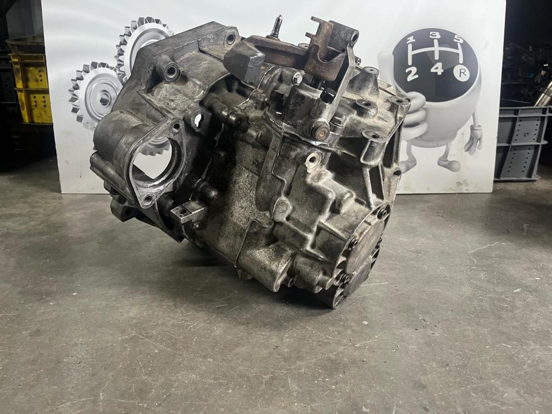 КПП механическая (МКПП) MAN TGE 1-ое поколение (2016 - 2024), 2.0 л., дизель - фото №1