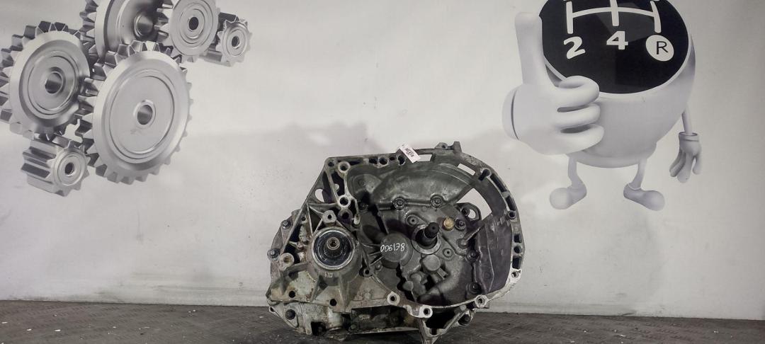 КПП механическая (МКПП) Renault Logan 2 поколение 2015, 1.6 л., бензин, 5МКПП - фото №1