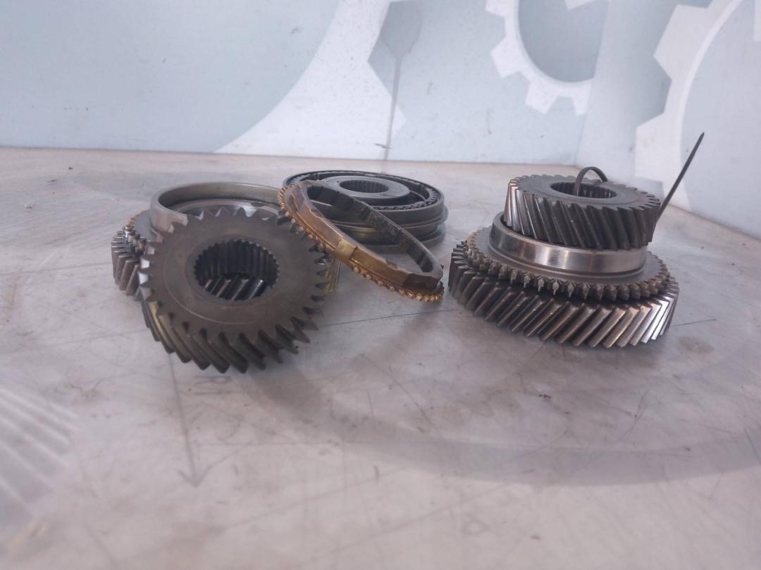 КПП механическая (МКПП) Volkswagen Passat B7 (2010 - 2015), 1.6 л., TDi, дизель, 6МКПП, передний привод - фото №1