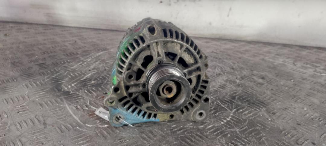 генератор Volkswagen Vento 1 поколение (1991 - 1998), 2.0 л., бензин, 028903025N - фото №1