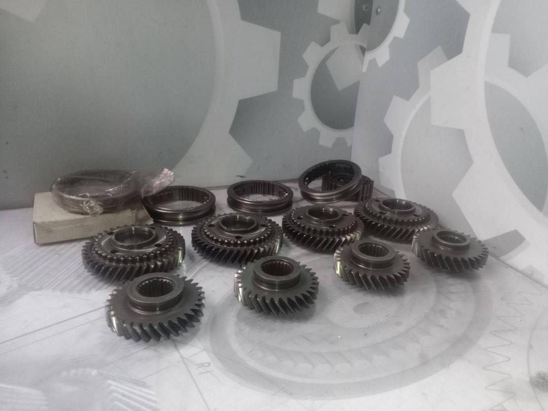 КПП механическая (МКПП) Toyota Avensis 2 поколение (T250) (2003 - 2006), 2.0 л., дизель - фото №1